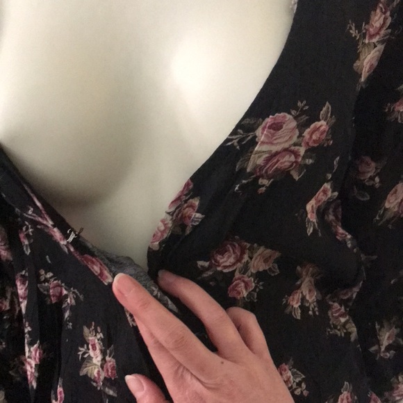 American Eagle outfitters medium black pink white green romper 💕 - Picture 5 of 8